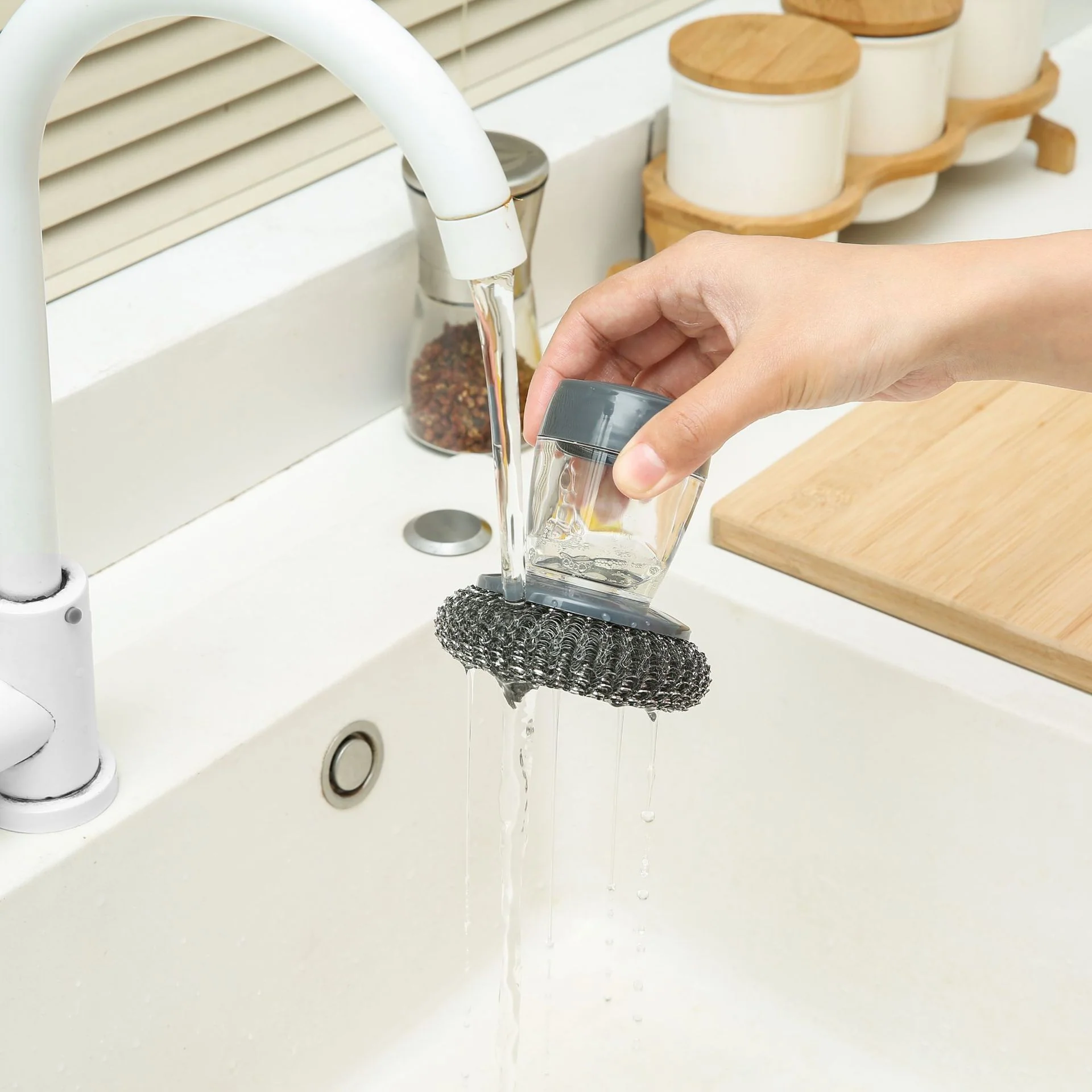 🧽 Comfort Grip Soap Dispensing Kitchen Scrub - Image 9