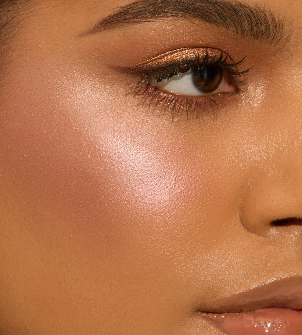 Glow Gallery Highlighting Eye & Cheek Palette - Image 6